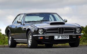 Aston Martin Lagonda V8 Saloon